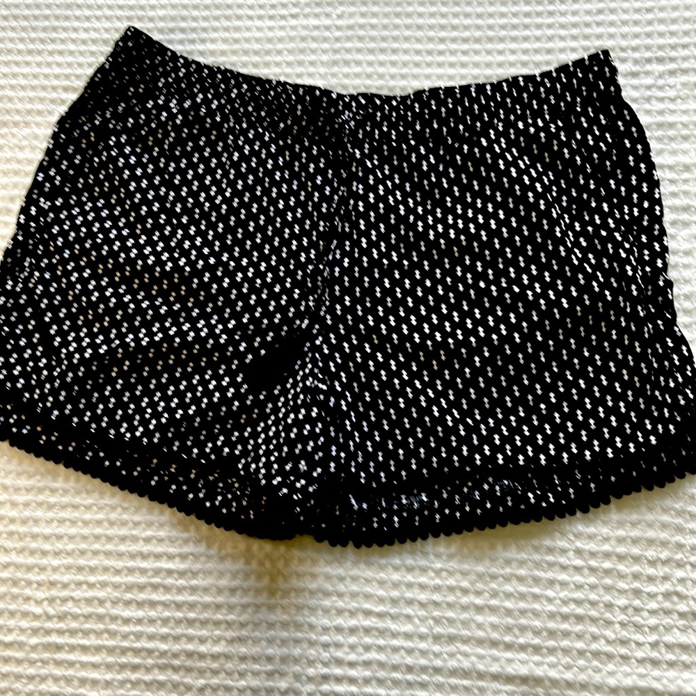 a.n.a. Black & White Geometric Flower Print SLarge